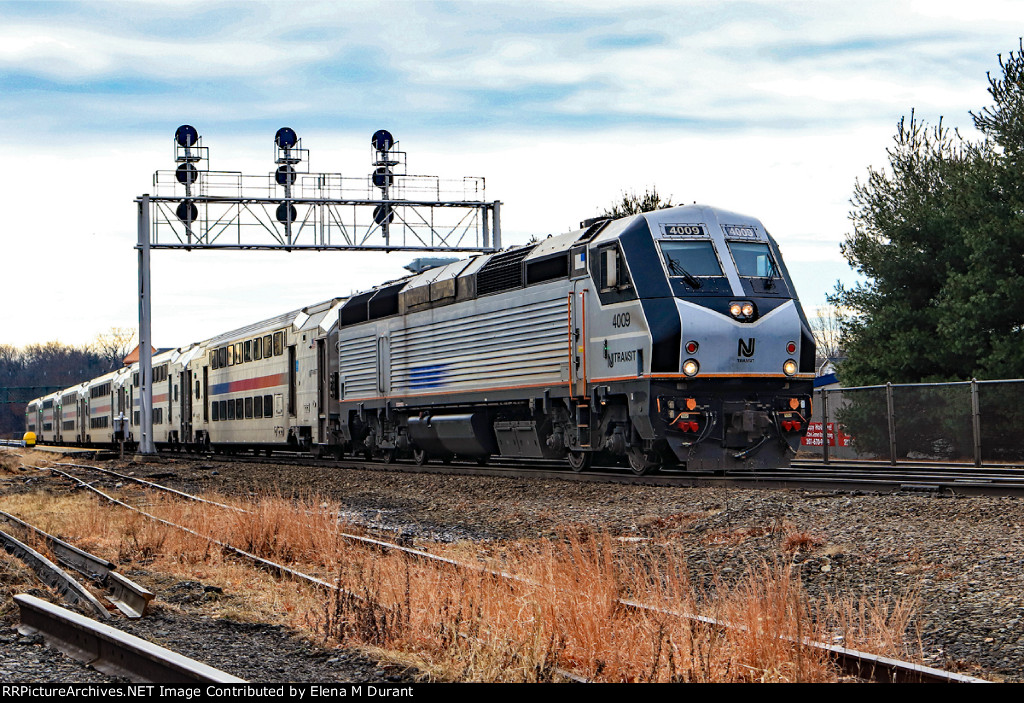 NJT 4009 on train 1863